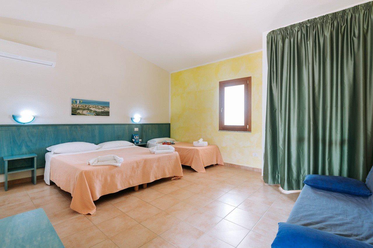 Aparthotel Baia Delle Mimose à Badesi Extérieur photo