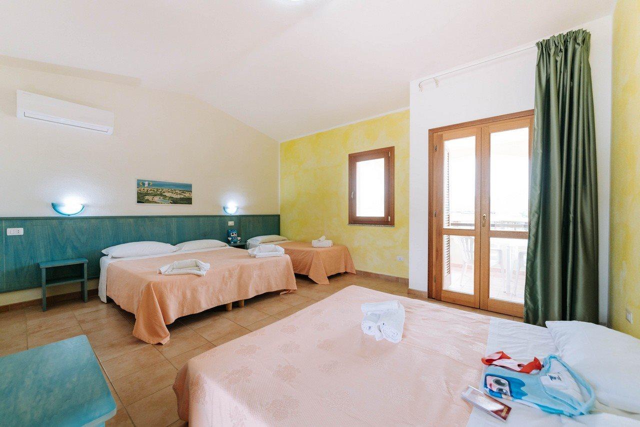 Aparthotel Baia Delle Mimose à Badesi Extérieur photo