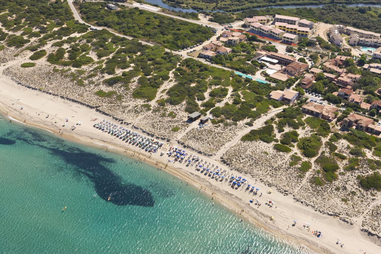 Aparthotel Baia Delle Mimose à Badesi Extérieur photo