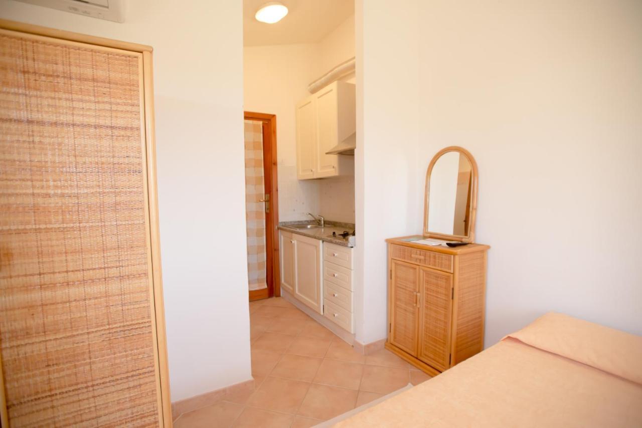 Aparthotel Baia Delle Mimose à Badesi Extérieur photo